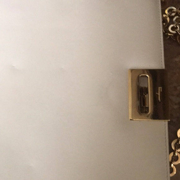 NWOT Salvatore Ferragamo LogoCreamW GoldStrp Purse - Picture 2 of 8